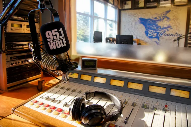 Brad Elliott returns to Abilene airwaves at 95.1 The Wolf