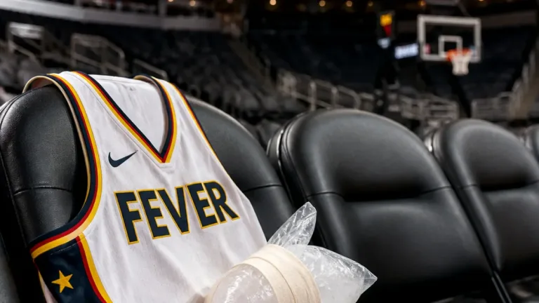 Caitlin Clark cleared for Aces game with 20-25 minute restriction, Fever say