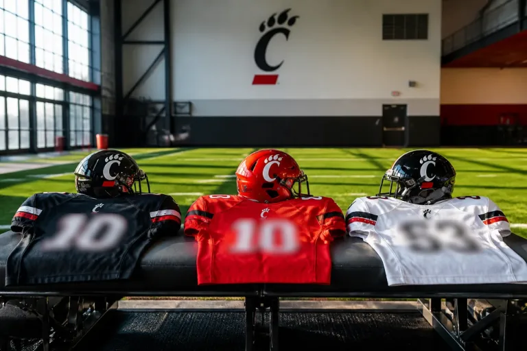Cincinnati offensive line returns trio as Bearcats prepare for Big 12 season