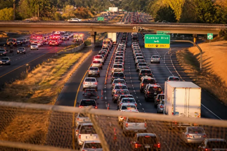 Crash on northbound I-5 snarls rush-hour commute in Salem