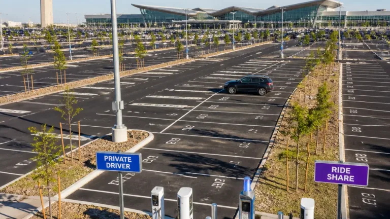 Kansas City airport opens new cellphone lot north of terminal with 167 spaces