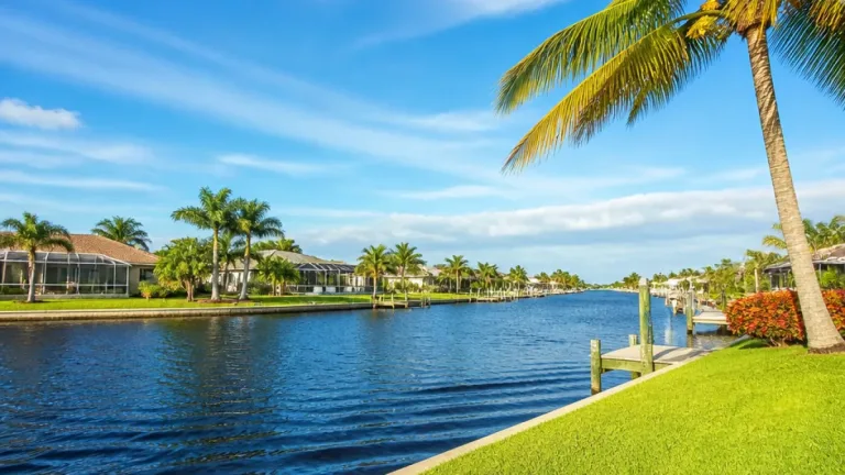Landspout touches down briefly in Cape Coral during severe afternoon storms