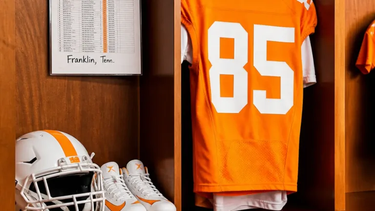 Tennessee freshman Luke Thompson shifts from safety to wide receiver on updated roster